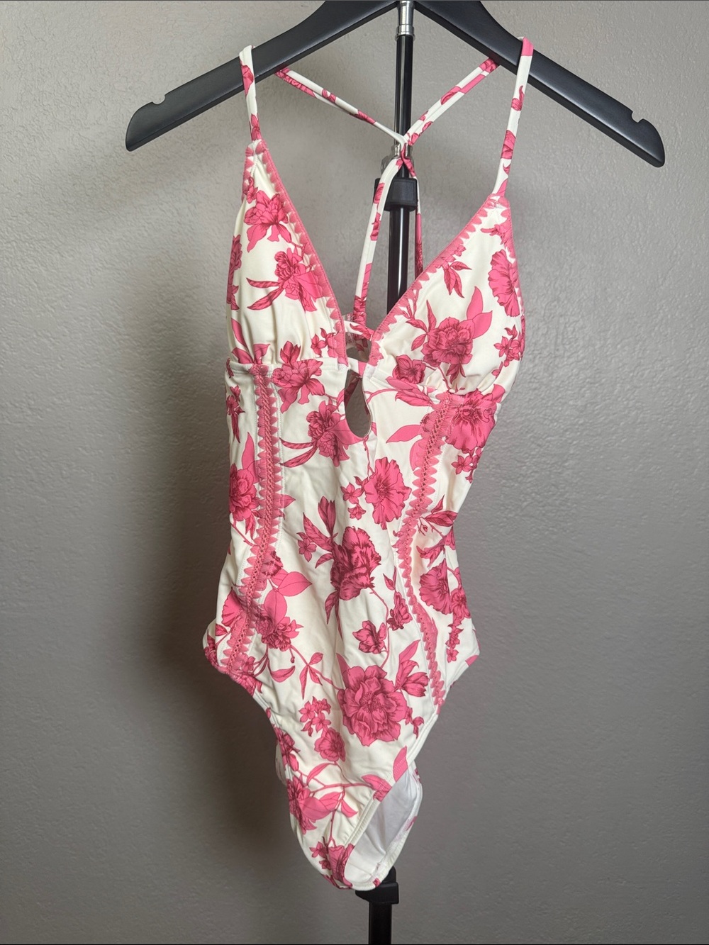 Cupshe Pink Floral One-Piece Swimsuit - Picture 5 of 12